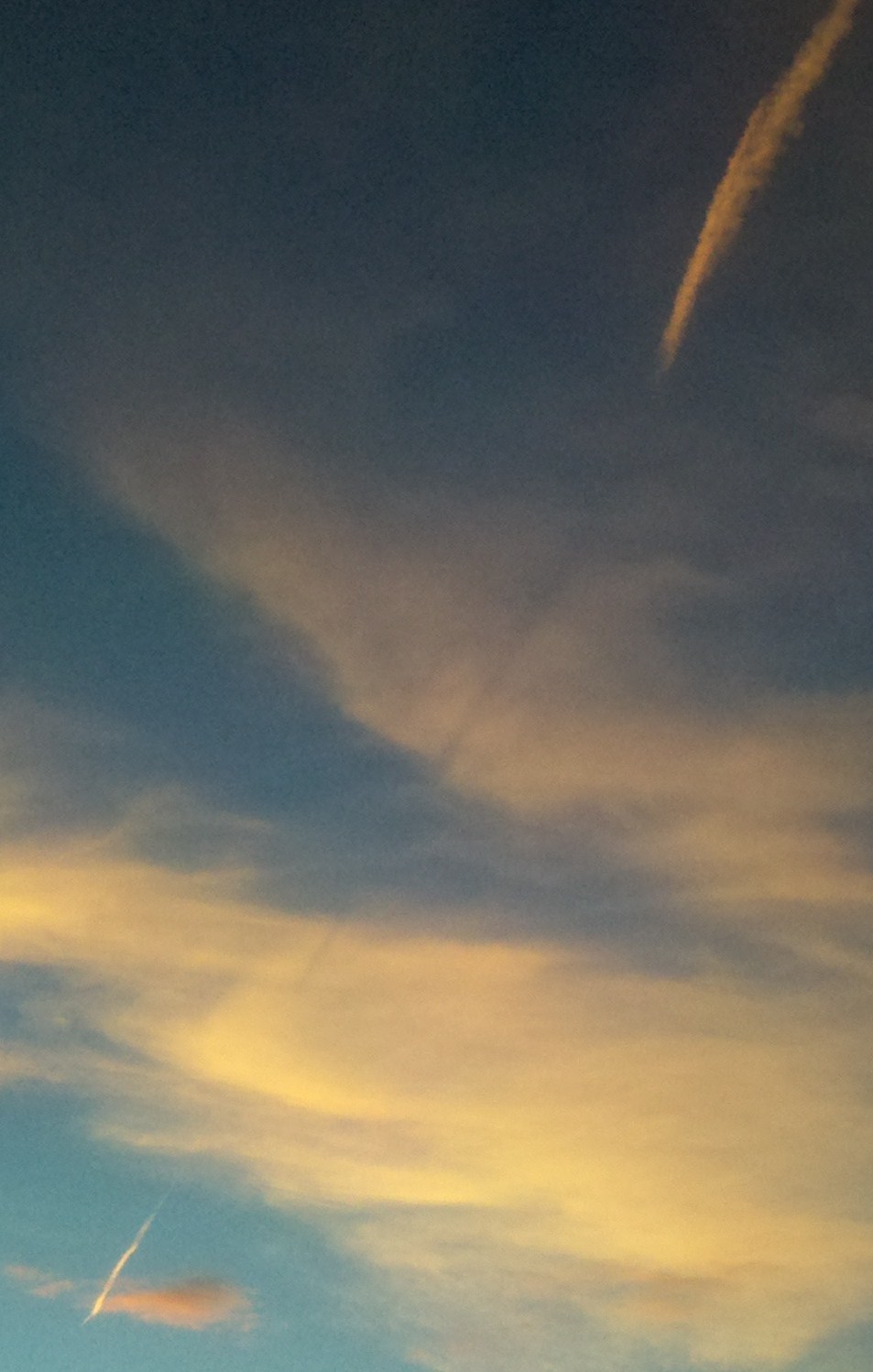 chemtrail thru cloud (2).jpg
